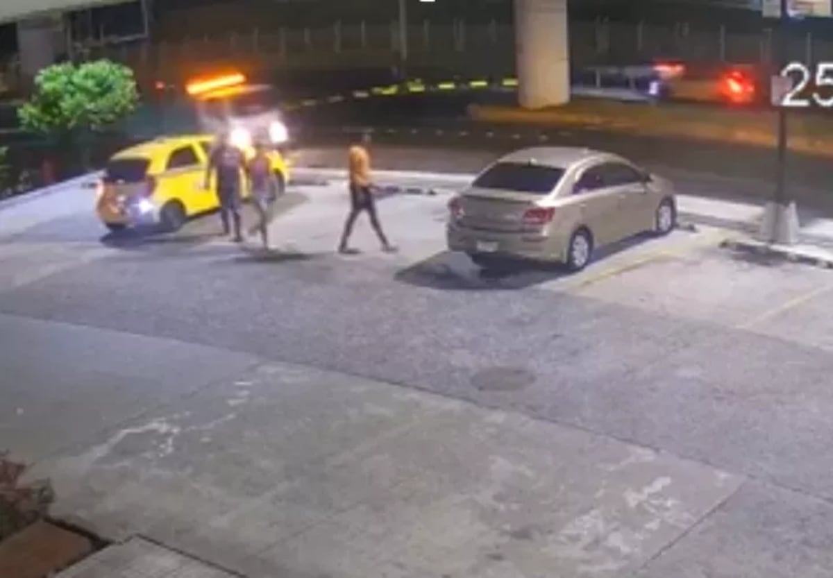 Capturan a tres armados que aterrorizaron a madre e hija en estacionamiento