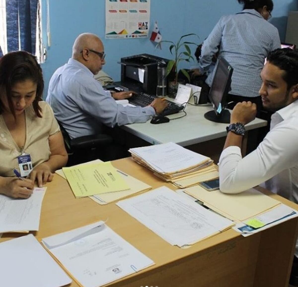 Expresentador de TV se lanza a diputado. Castalia y Taysha le apoyan