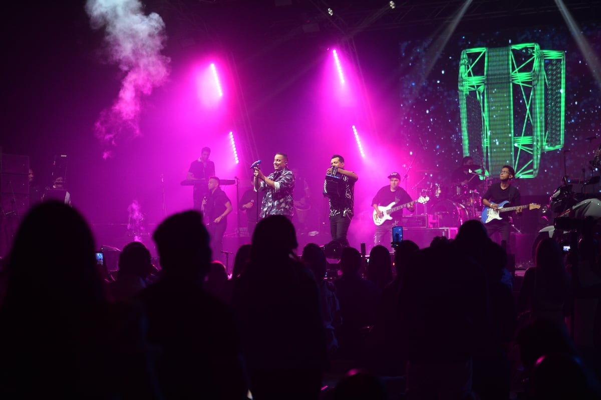 Gozaron hasta el amanecer  la rumba oficial del Día del Padre con Tony Vega y Willy González