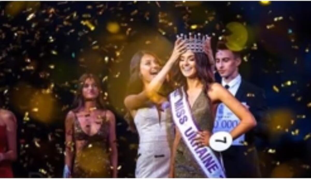 Despojan de la corona a una Miss. Le descubrieron un hijo | Video