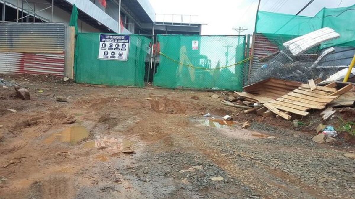 LO TIRAN DE PRIMER PISO. Amordazan a seguridad  de edificio en construcción