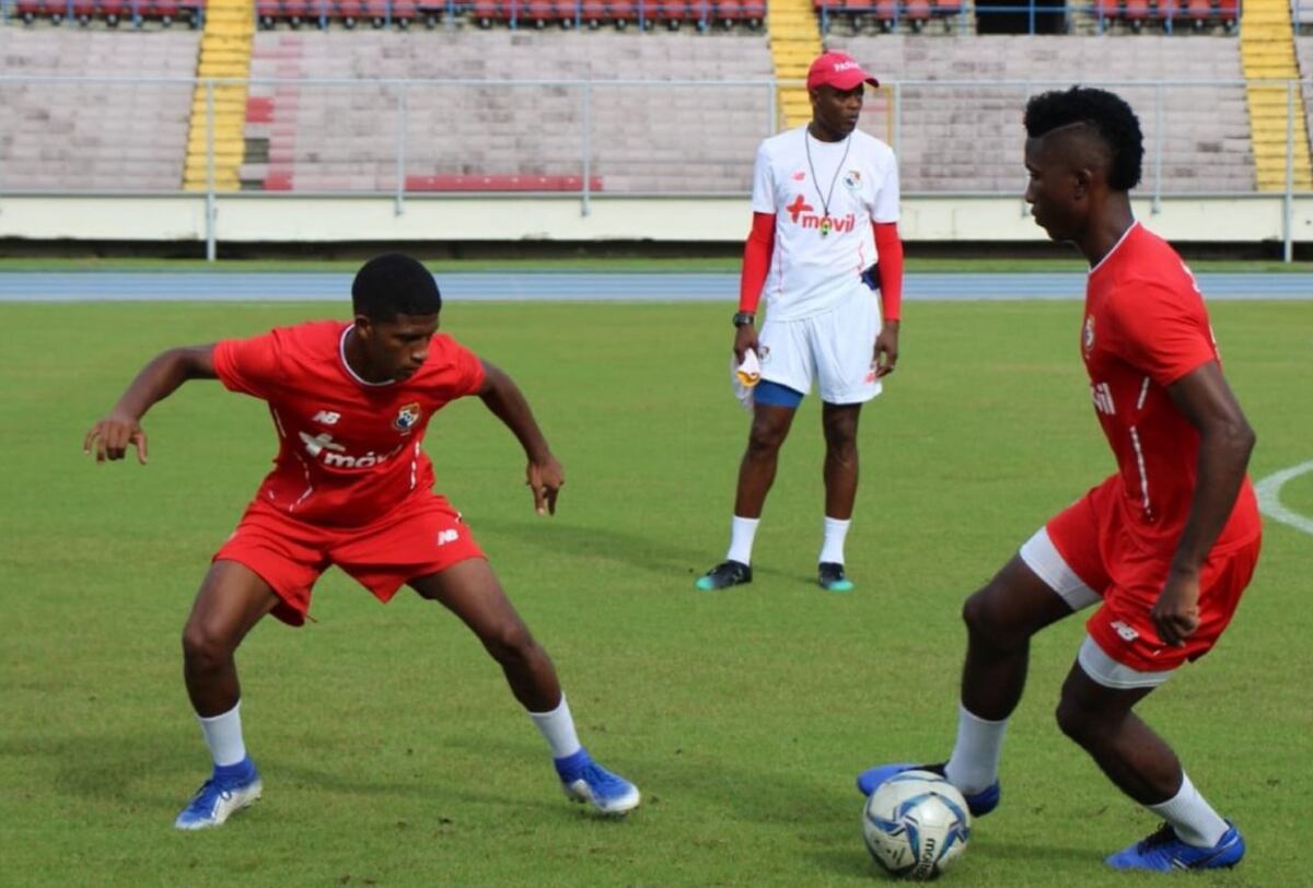 Panamá enfrentará a El Salvador con tres legionarios