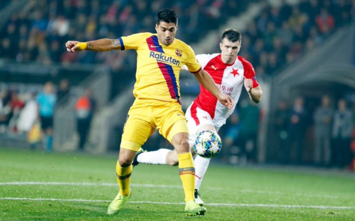 El Barcelona sufre, pero alcanza la cima de su grupo en Champions