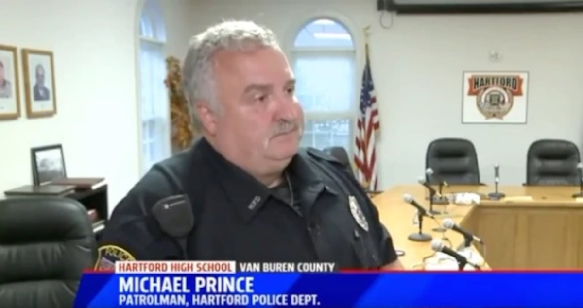 Porrista reparte brownies con marihuana para ganar elecciones como reina