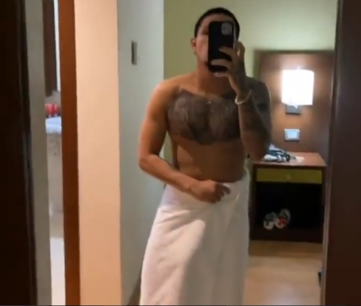 El Tachi causa revuelo en redes. Deja intimidades al descubierto. Circula video