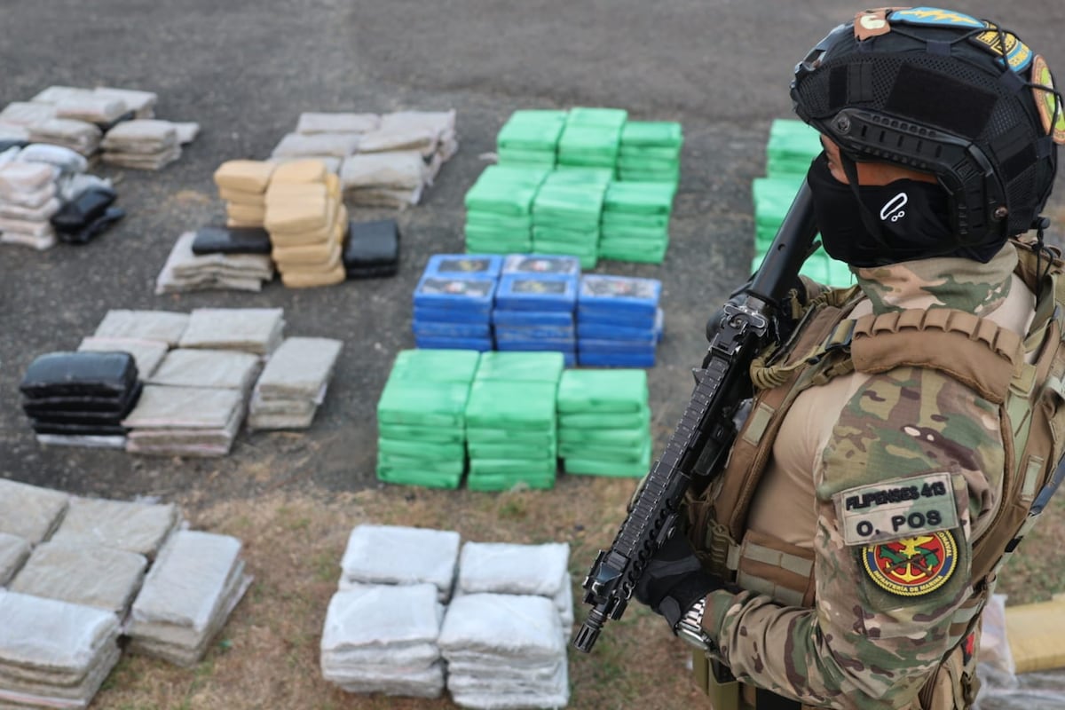 La movida se les cayó: Aeronaval incauta más de 500 paquetes de droga en Colón