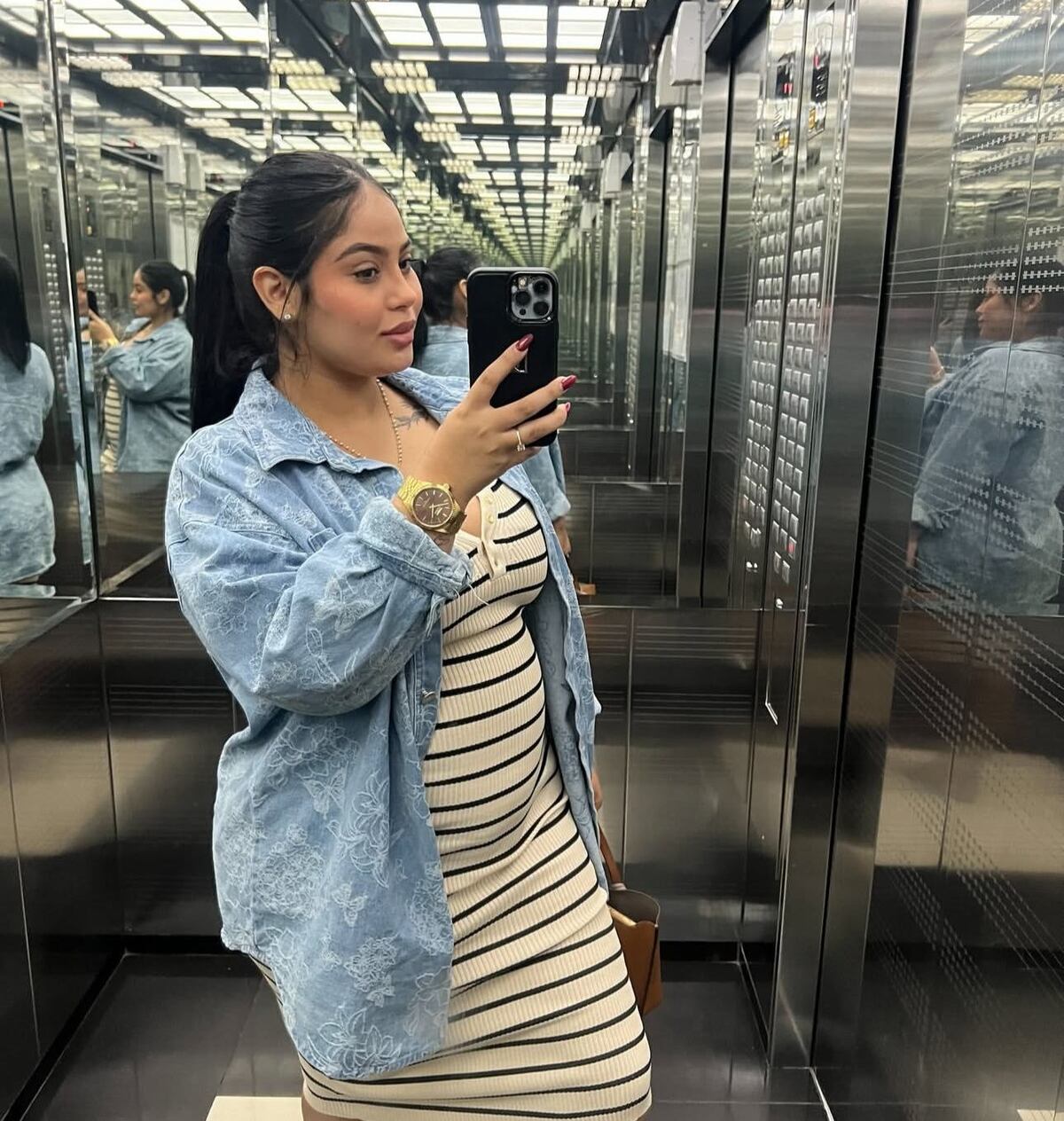 Tatiana Vélez muestra orgullosamente su figura luego de 10 días post cesárea ‘¿Qué pasó aquí? Obvio nada’