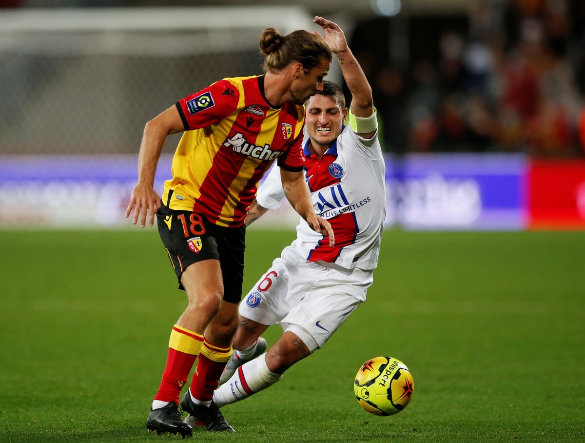 Diezmados por el covid-19, el PSG cae en Lens