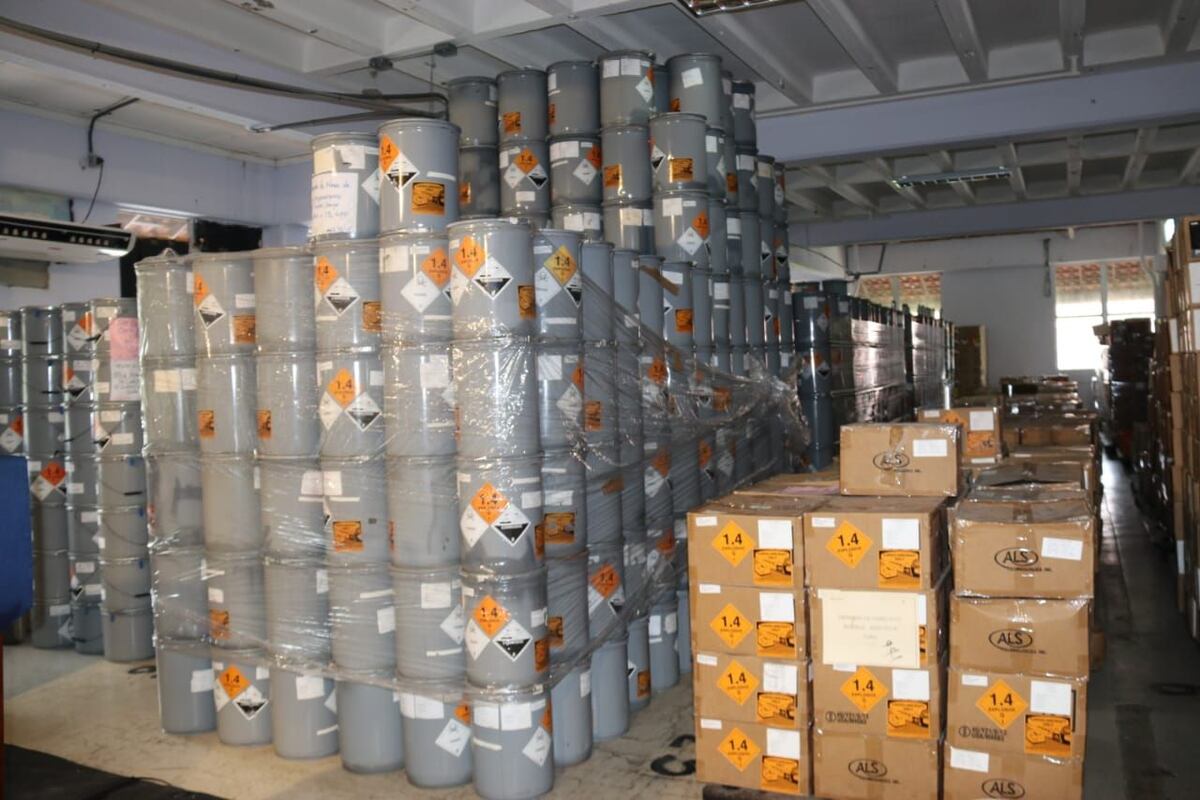 Desechan millonario cargamento de material antidisturbio de la Fuerza Pública