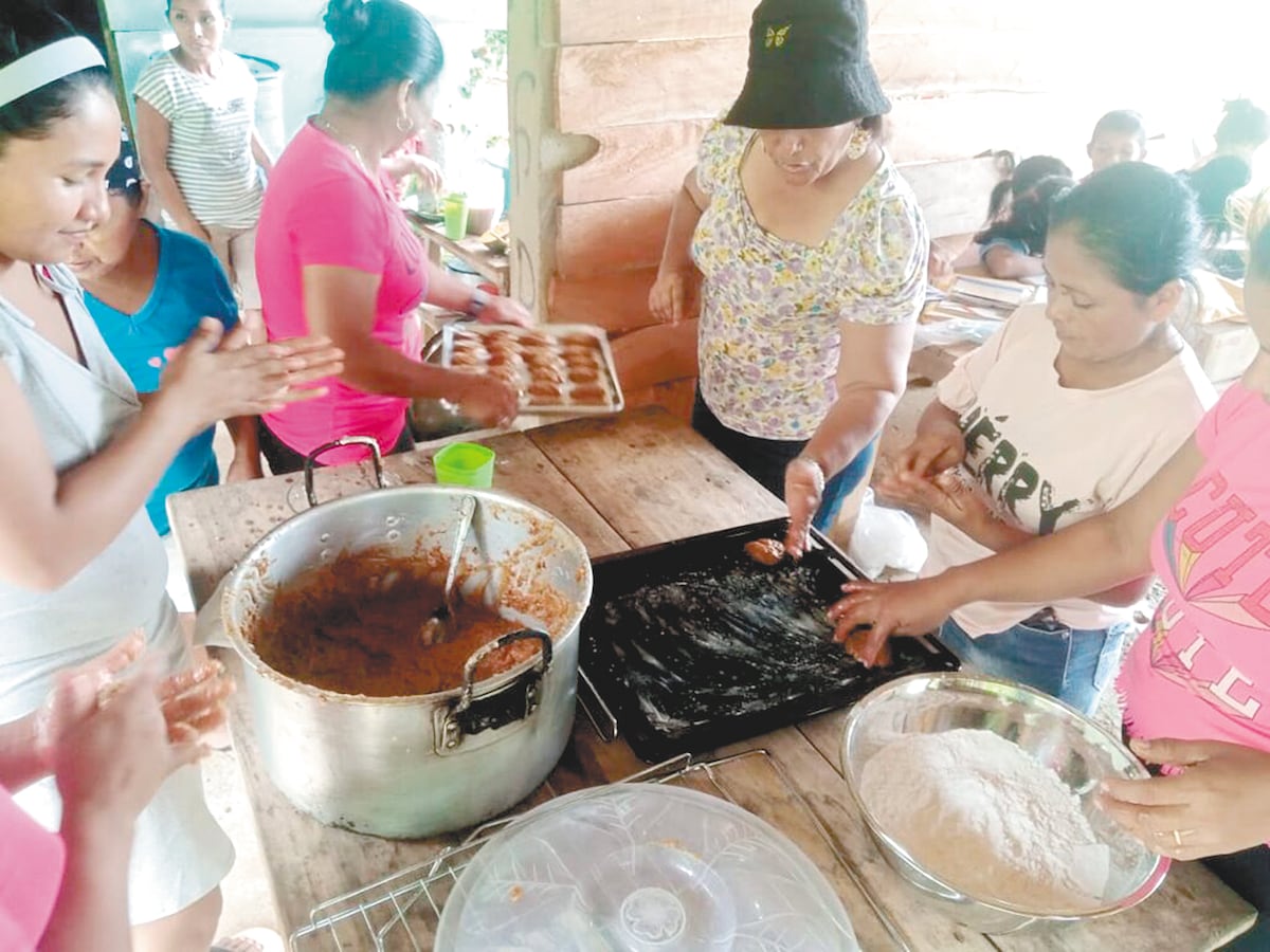 Empoderamiento. Mujeres rurales fomentando emprendimiento de panadería