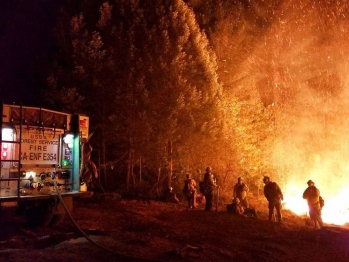 Sube a 83 el número de muertos por incendios en California