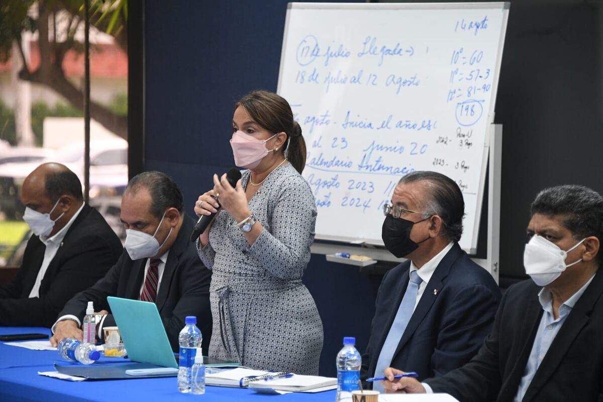 Ministra de Educación sobre paro de docentes: ‘La idea es escucharlos, mientras haya diálogo hay posibilidades de no generar un conflicto’ | Video