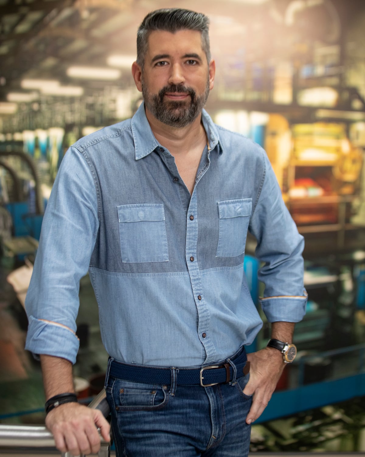 Versátil. El barítono Ricardo Velásquez quiere lanzar un disco de típico y cantaría con Sech