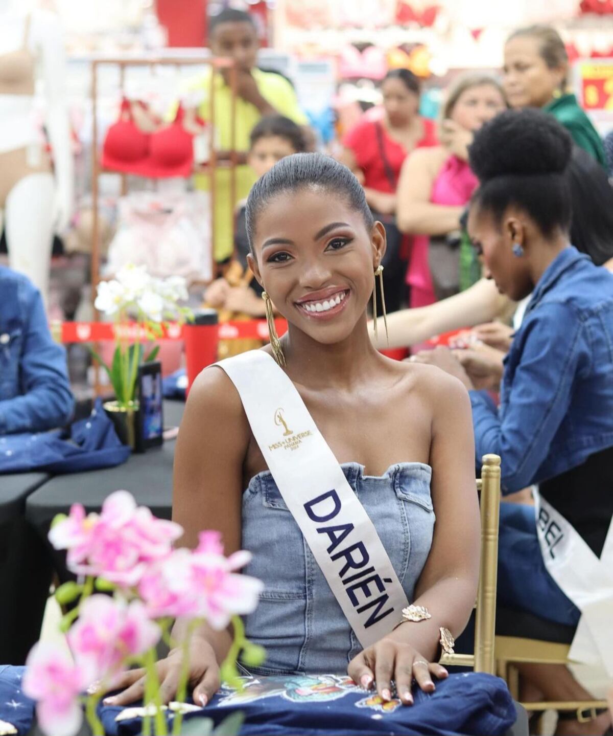De empacadora a trabajar en el Senafront: Claudia Martínez, la Miss Panamá Darién que pidió trabajo