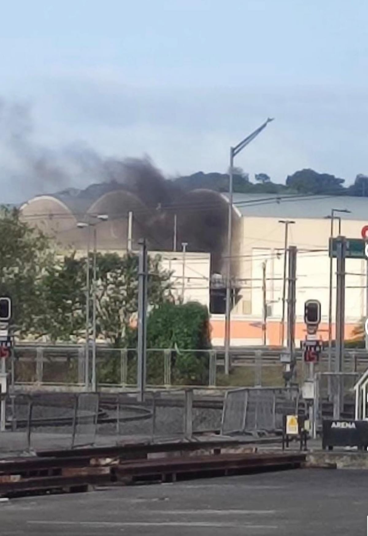 ¡Empleados al rescate! Cortocircuito causa incendio en supermercado de Albrook Mall