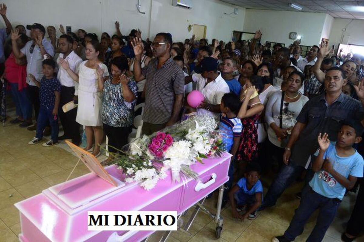 ¡AY, DIOS! No abrirá sus regalos. Una Navidad sin Cristany