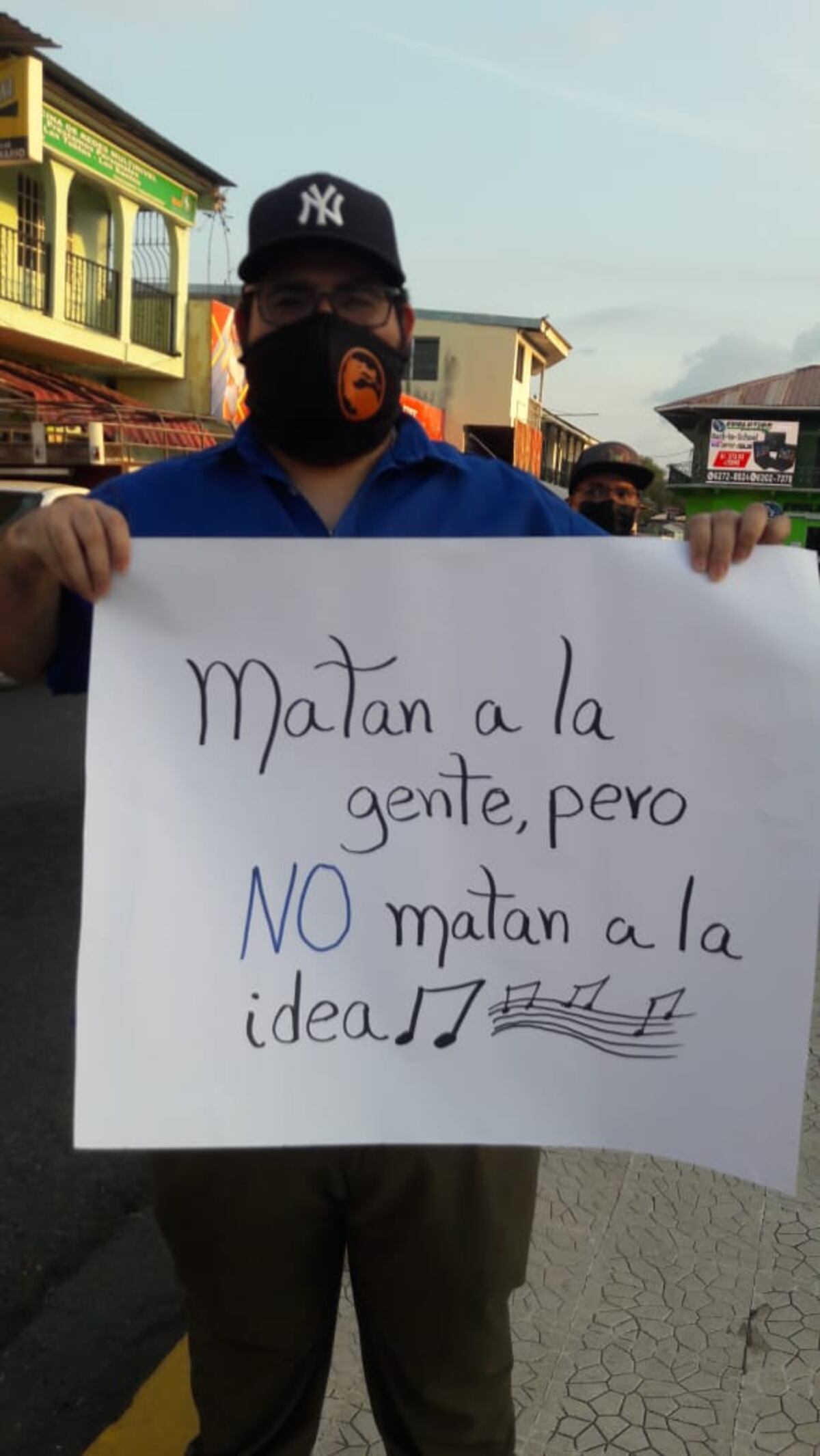Músicos Santeños quieren trabajar. En la protesta le sacaron una tonada a Nito. Video