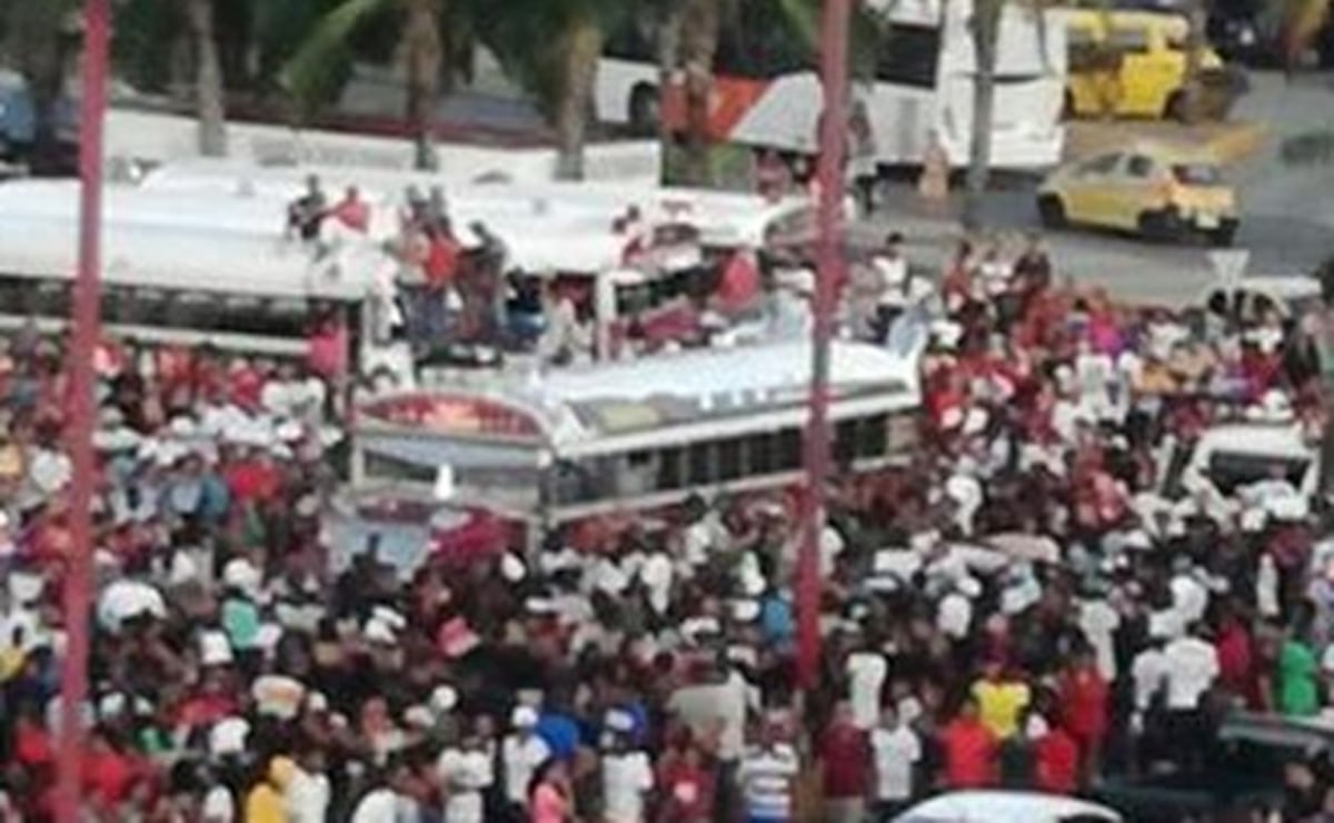 ESTO SE DESCONTROLÓ. Investigarán fiesta de 'diablos rojos' en plena vía