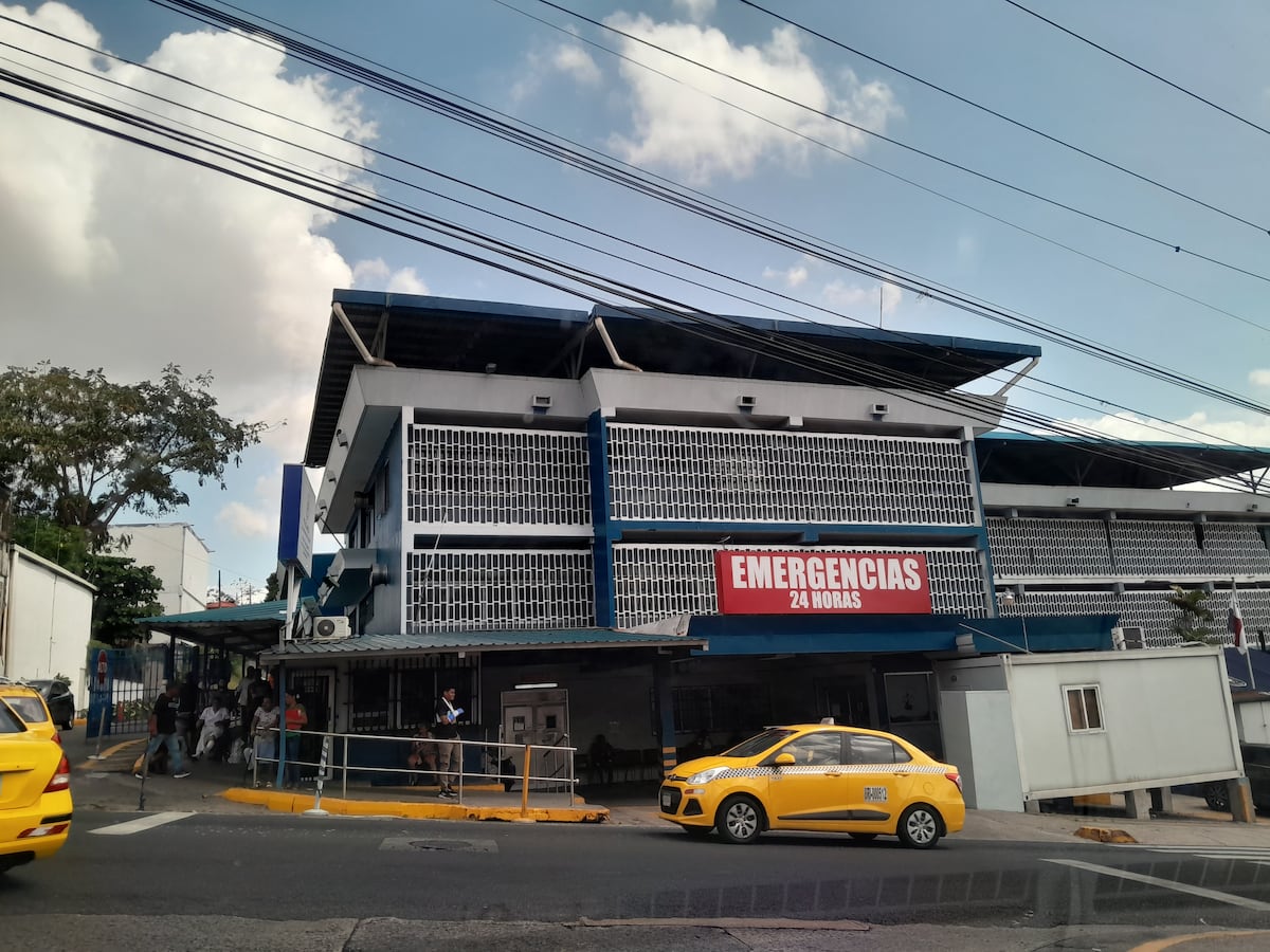 Se desploma parte de la fachada en la María Valdés y CSS detalla qué se desprendió