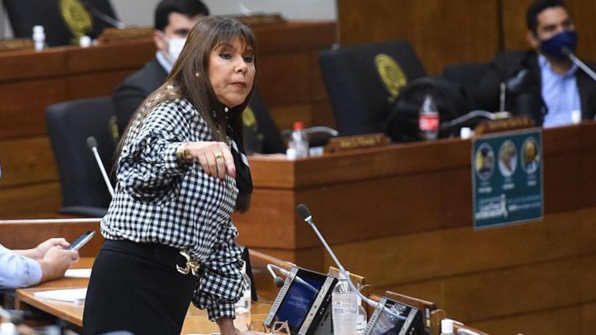 Senadora paraguaya que insultó a Mbappé le exige que se retracte por su respuesta