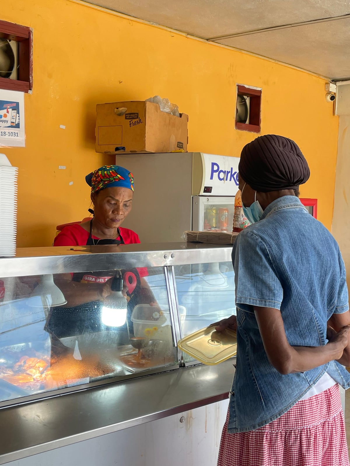 El olor a ají trompito y ajo que anuncia que Mayra ya está cocinando