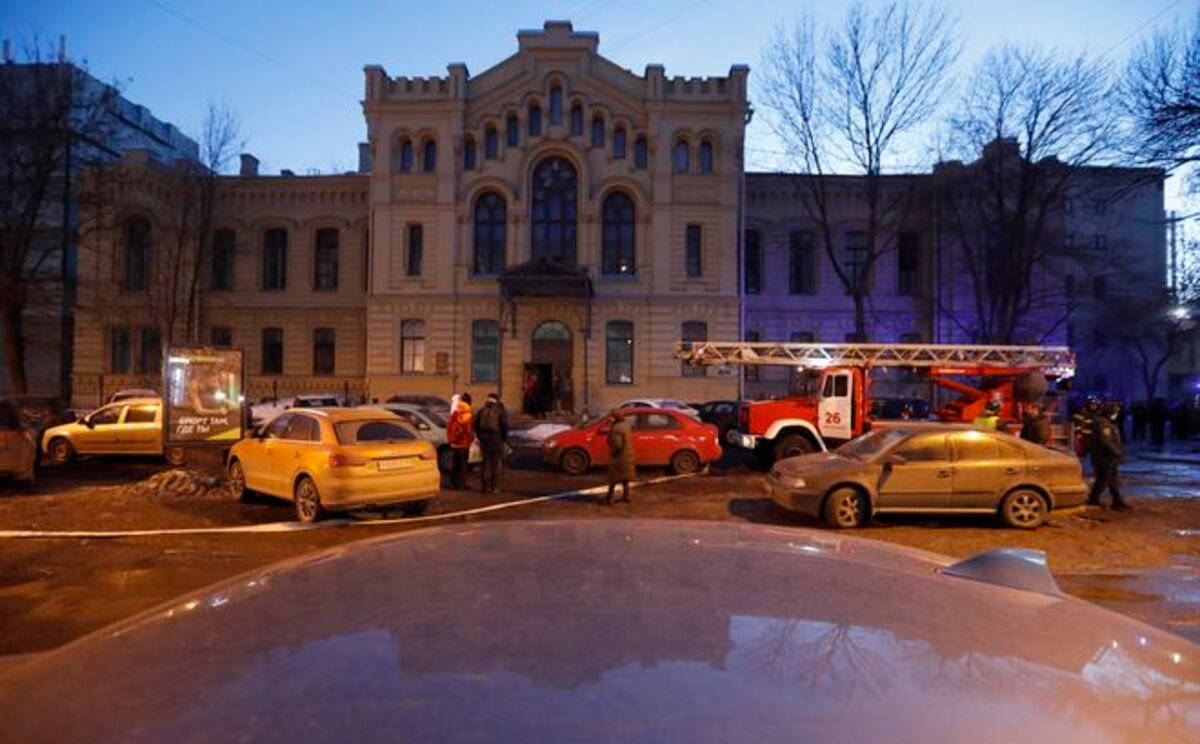 Tres pisos de una universidad rusa colapsan