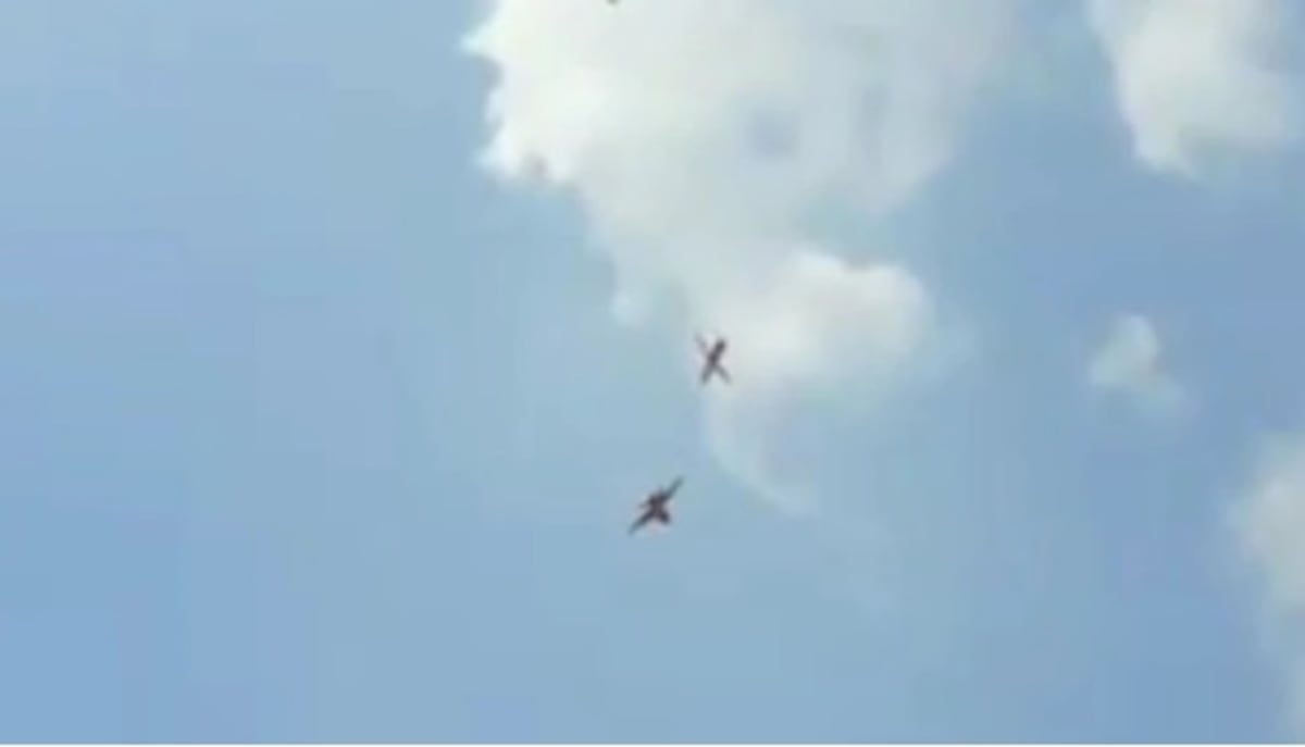 Dos aviones chocan en plena acrobacia y deja saldo fatal