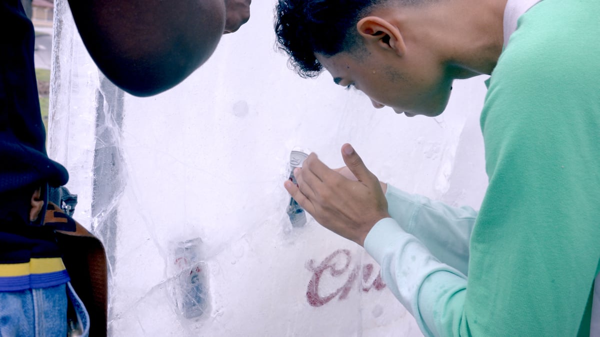 La cerveza Coors Light presenta el primer mupi de hielo de Panamá: ChillStop!