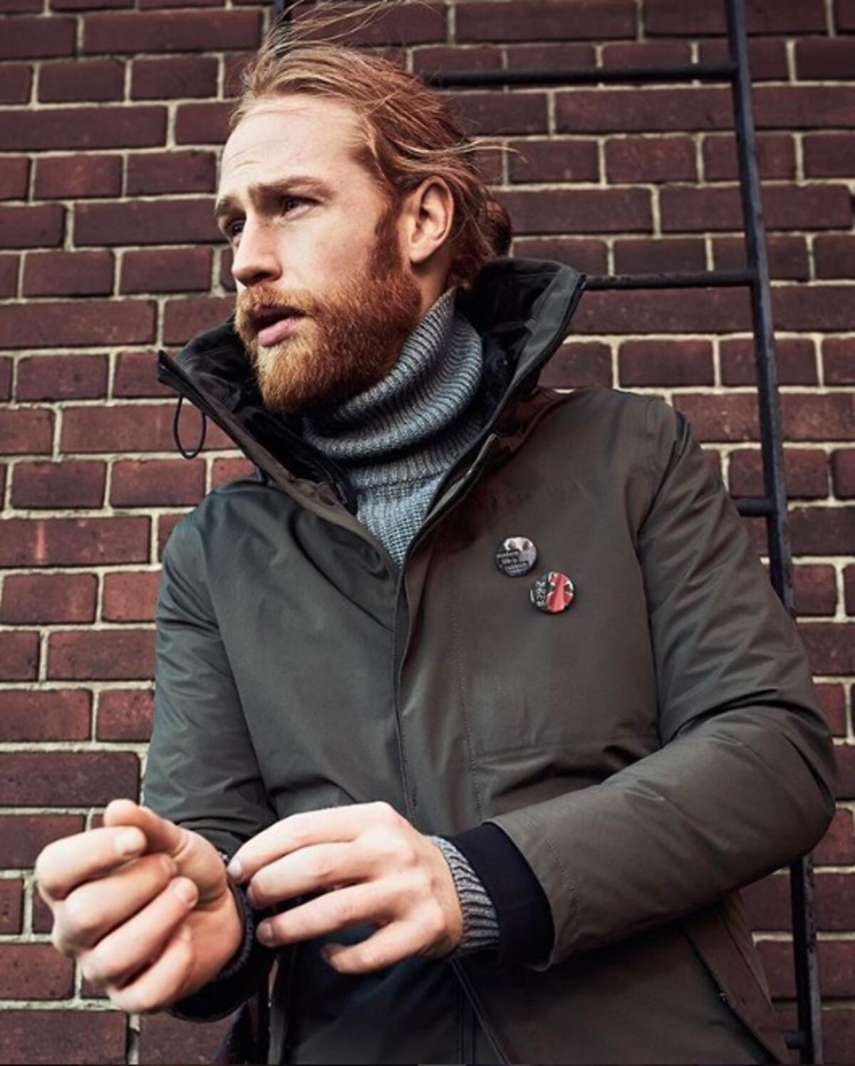 Oficinista perdió más 80 libras, se dejó las barbas y es un cotizado modelo