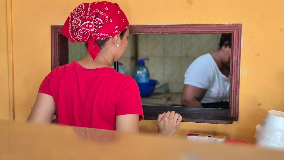 El olor a ají trompito y ajo que anuncia que Mayra ya está cocinando
