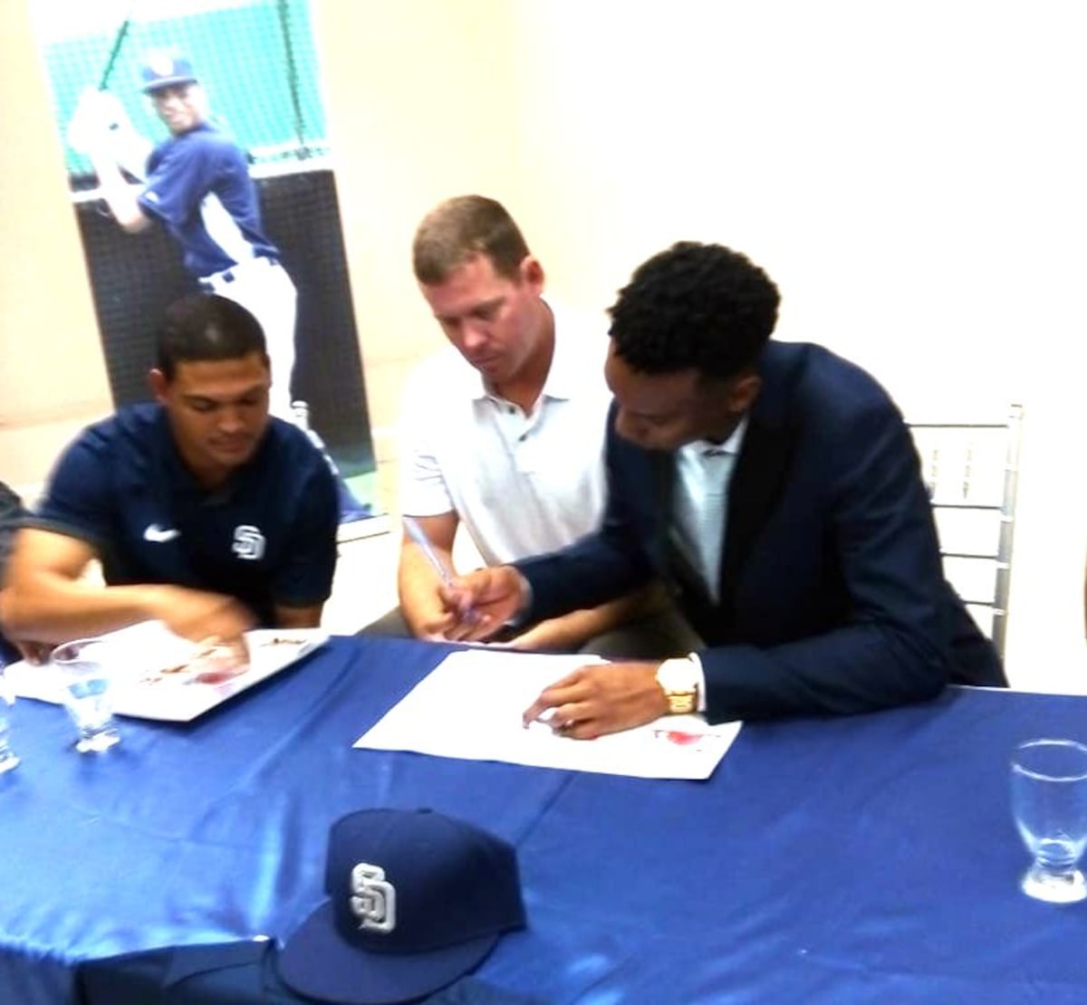 Chiricano de 16 años firma contrato por 1.3 millones