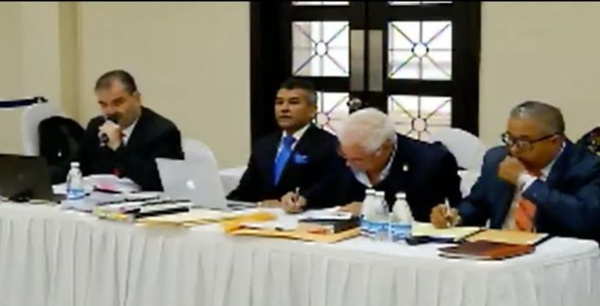 Martinelli pidió disculpas a pinchados.Balbina le recomienda cambiar de abogados