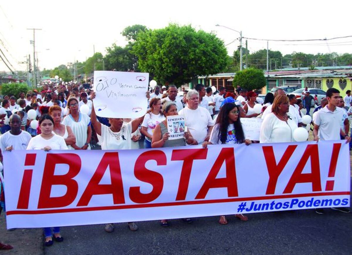 Marchan por la paz. En Concepción, Juan Díaz, recuerdan a los Domínguez