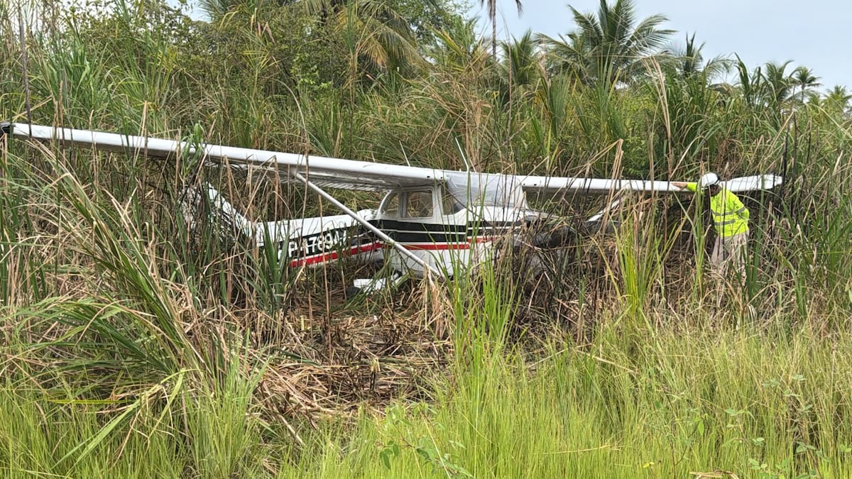Aeroplano Cessna 172 sale de pista en Guna Yala tras mal tiempo; piloto resulta ileso