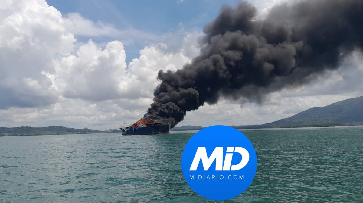 En desarrollo. Tres buques atuneros se incendian en la bahía de Panamá. Video