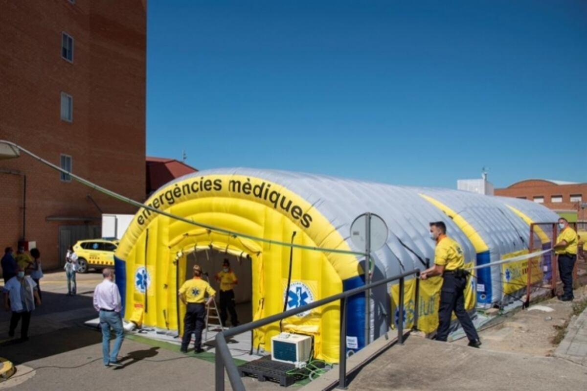 España, en alerta por covid-19, con la primera ciudad confinada por rebrote