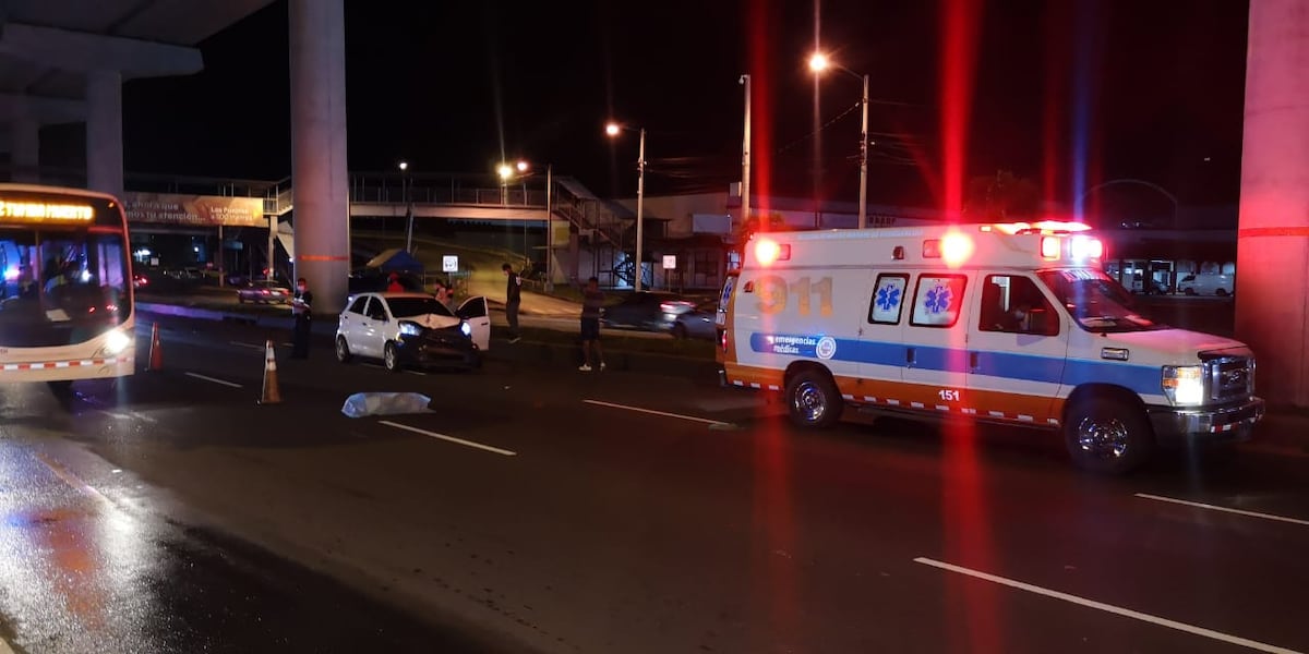 Lo levantó. Una persona pierde la vida al tratar de cruzar 4 paños en vía Tocumen frente a Cerro Viento, debajo del puente peatonal. Video