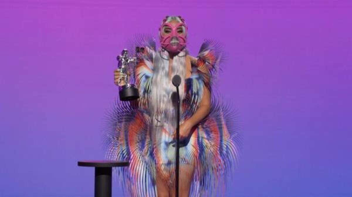 Lady Gaga arrasa los MTV Video Music Awards  con cinco premios y originales tapabocas +Fotos