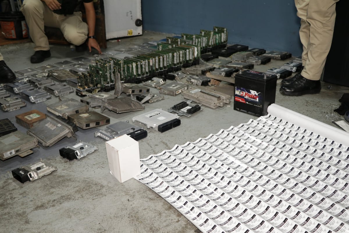 Cae ‘chamo’ cabecilla de banda dedicada a hurtar computadoras de autos y 6 de sus compinches