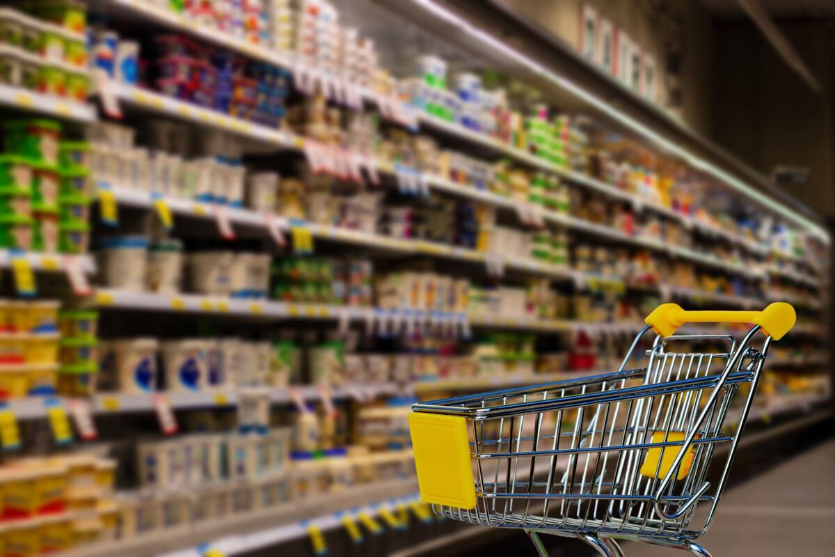 Al momento de comprar alimentos, es mejor llevar una lista para que rinda el presupuesto
