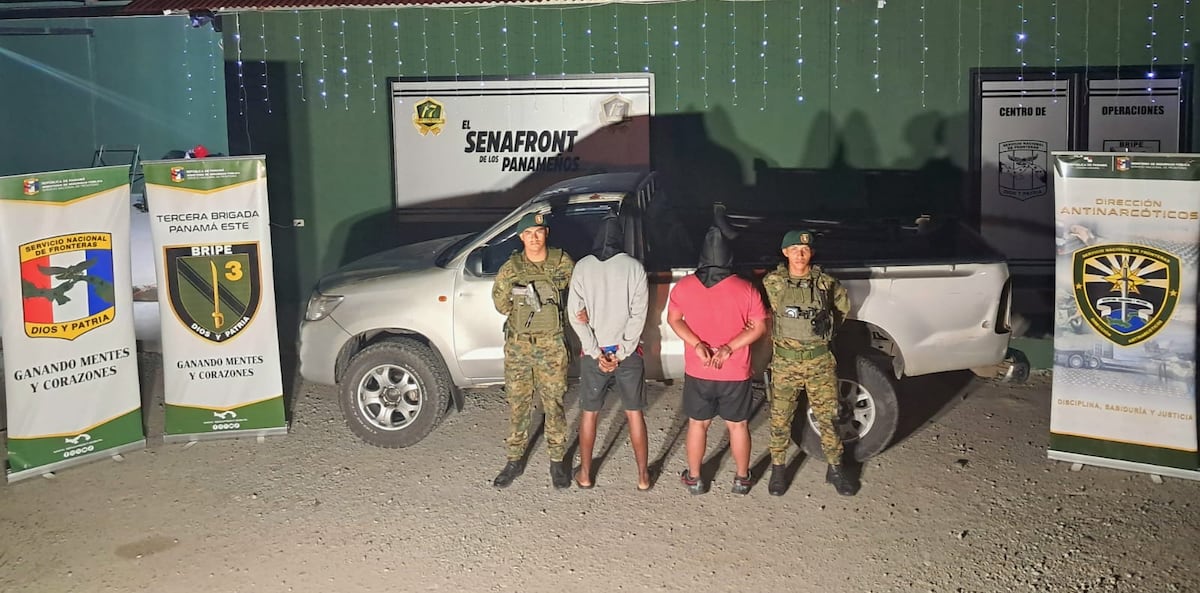 Frenan auto con doble fondo en Tanara; dos terminan esposados