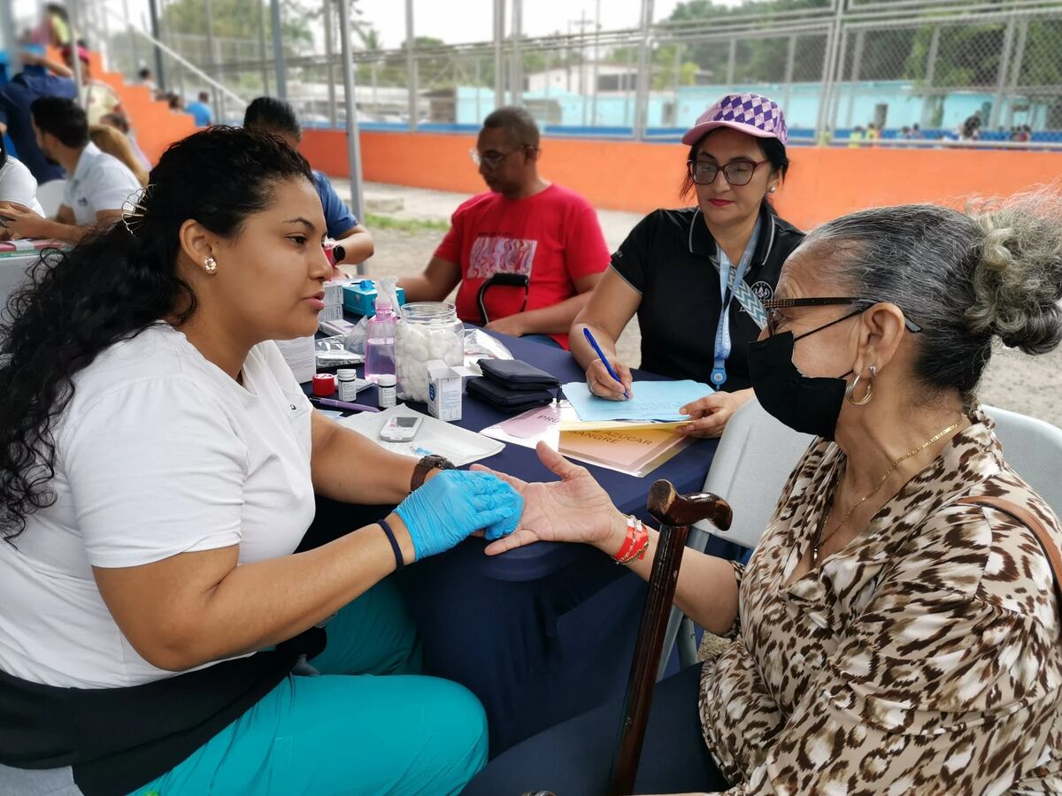 Más de 400 personas aprovecharon la feria de salud de la CSS en Alcalde Díaz