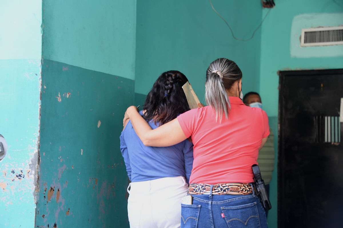 Escándalo. Detienen provisionalmente a mujer que presuntamente abusó de una niña