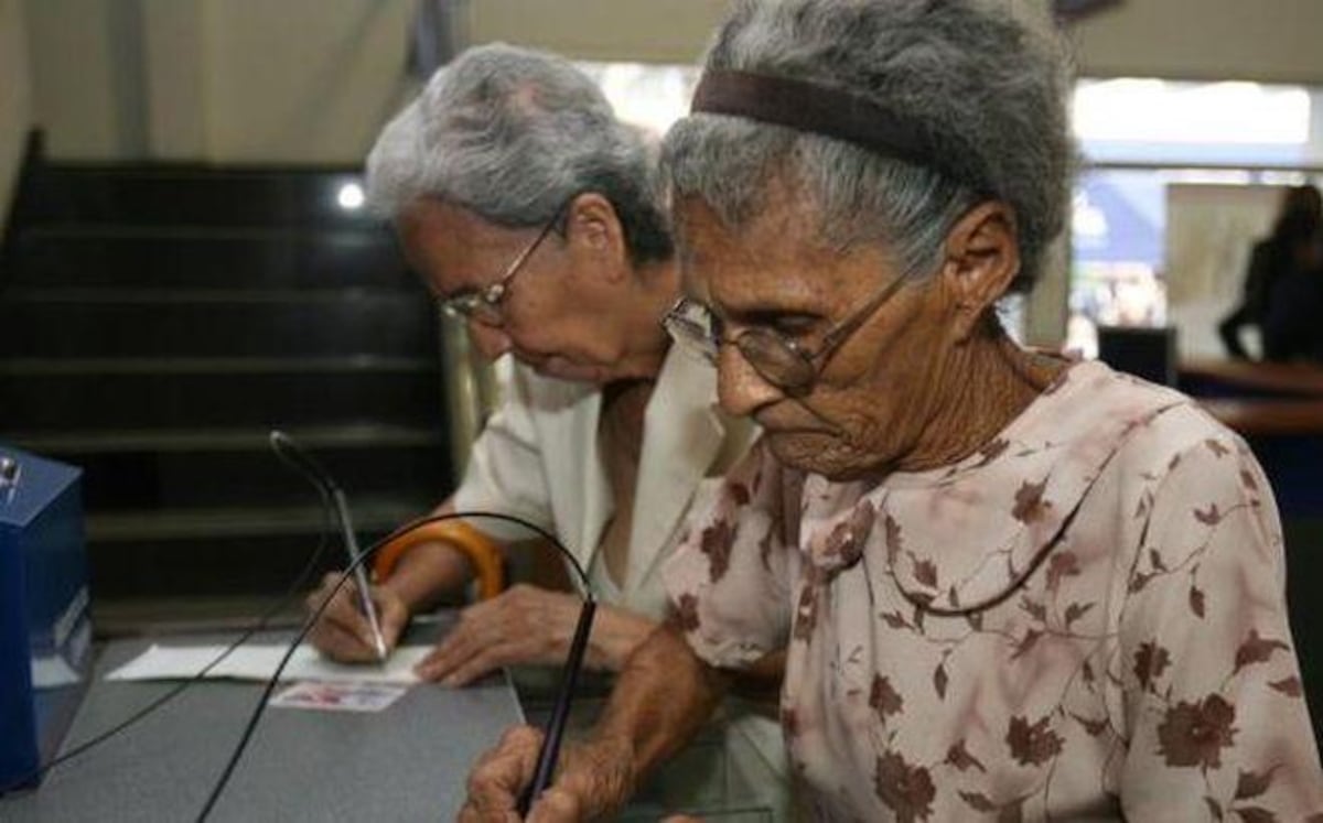 PARA JUBILADOS. Afinan método de pago de décimos tercer mes adeudados