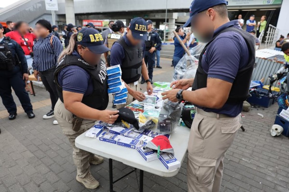 Metro de Panamá y Aduanas le caen a los buhoneros en la estación Cerro Viento