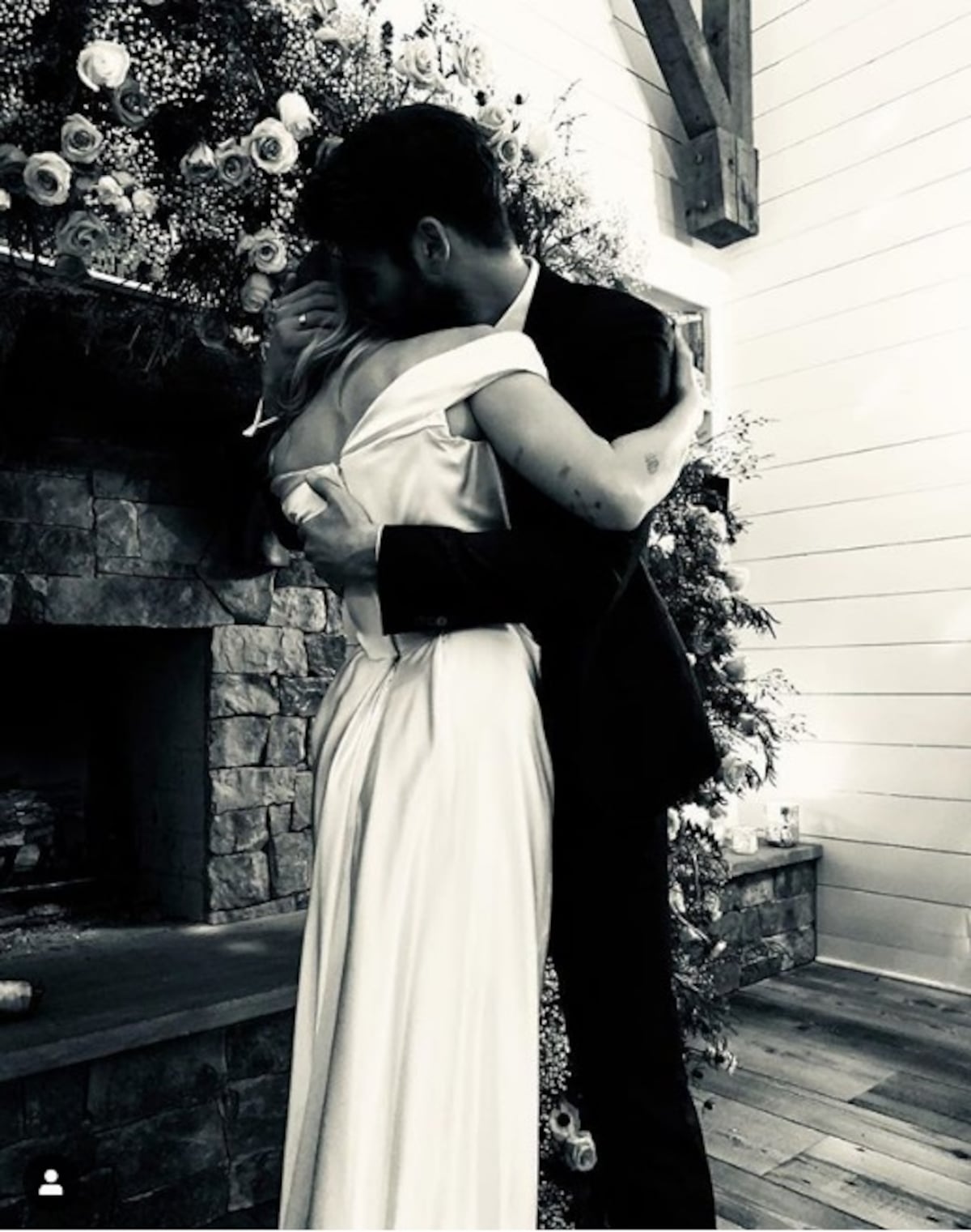 Miley Cyrus confirmó su matrimonio con Liam Hemsworth, su novio de 10 años 