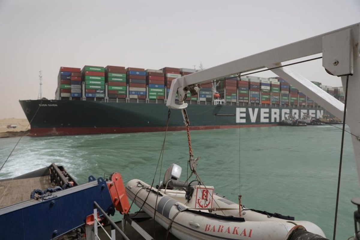 Panamá investigará el accidente del buque que lleva su bandera y quedó varado en el Canal de Suez