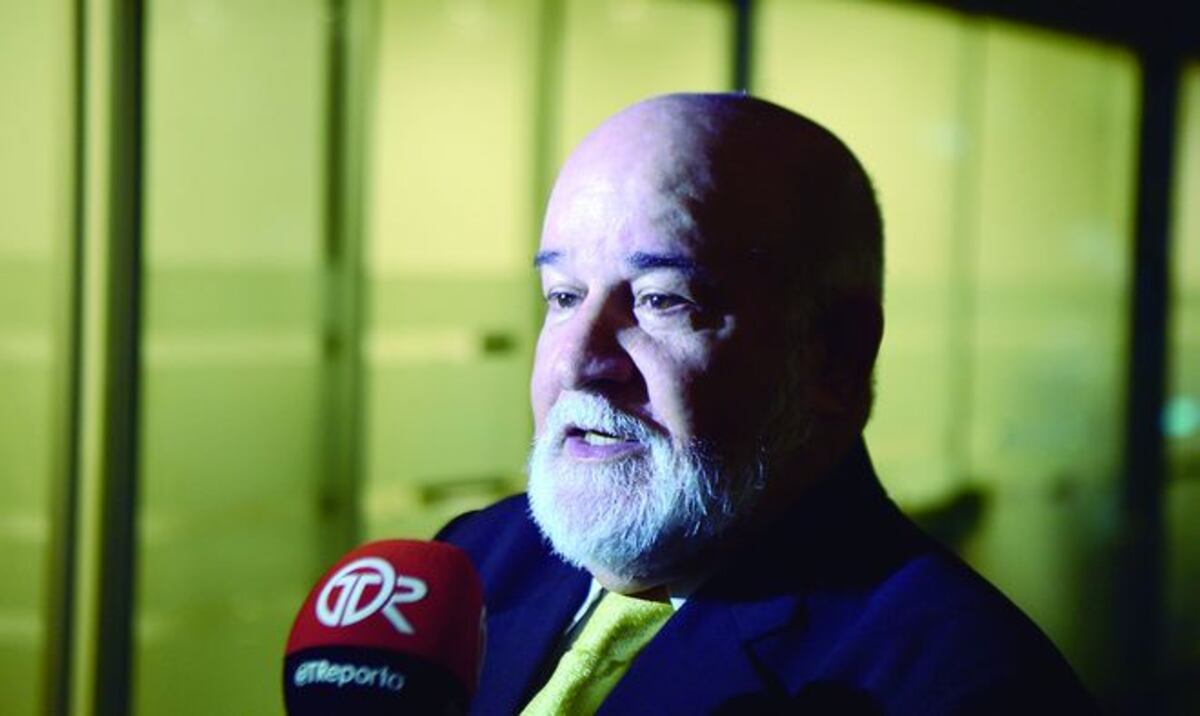 Crece debate por no reelección