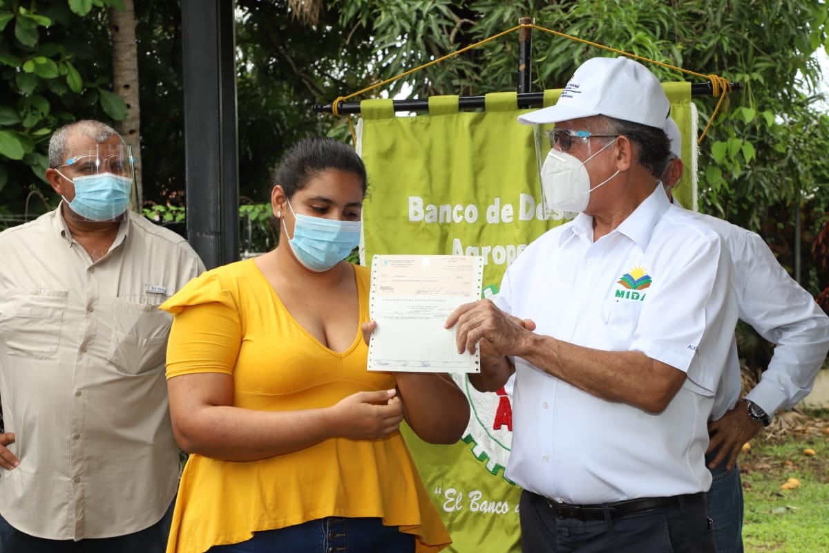 MIDA entrega billete a los productores nacionales