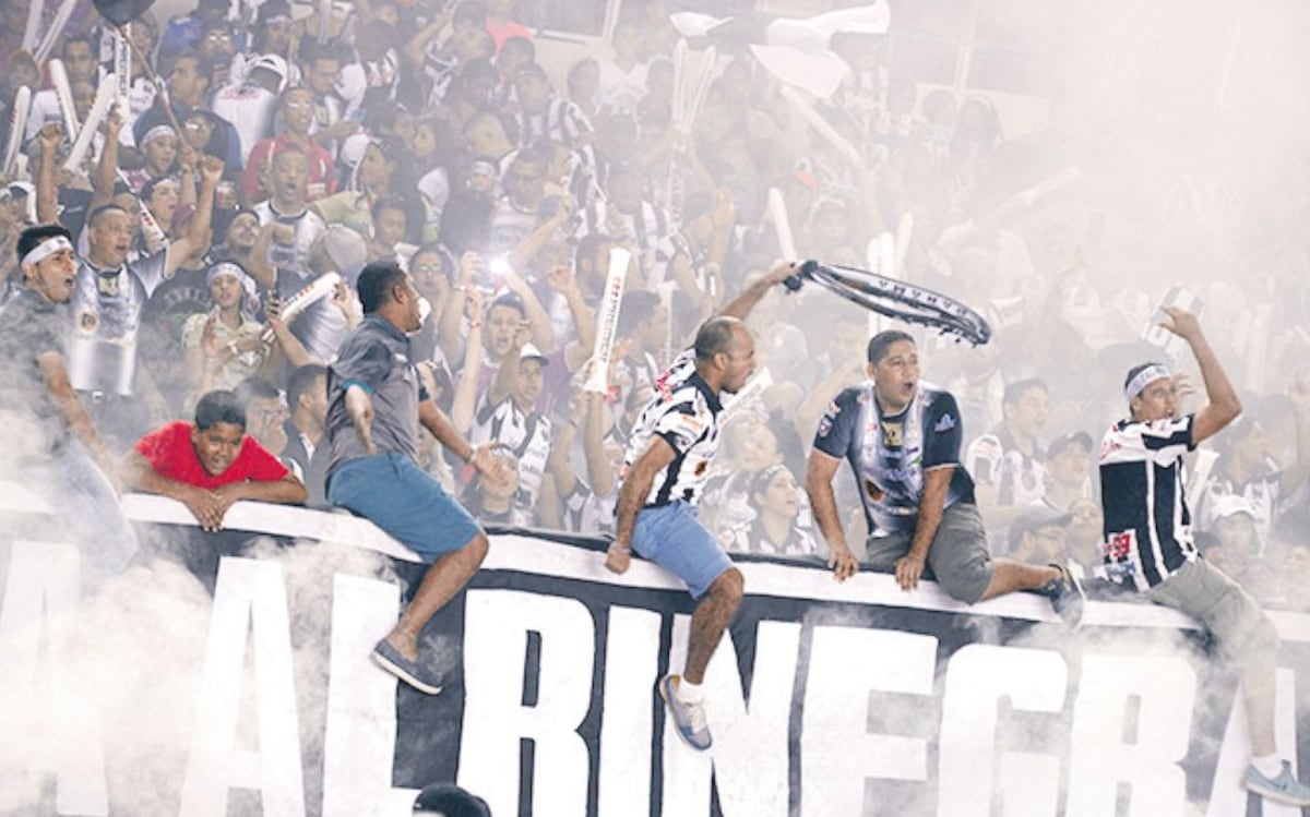 ¡10 MIL PERSONAS! Esperan para el Tauro-Árabe en el Rommel